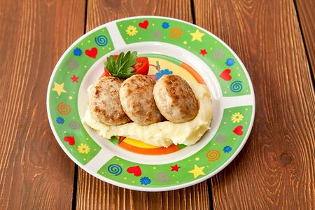 Куриные котлетки с пюре Побег из курятника