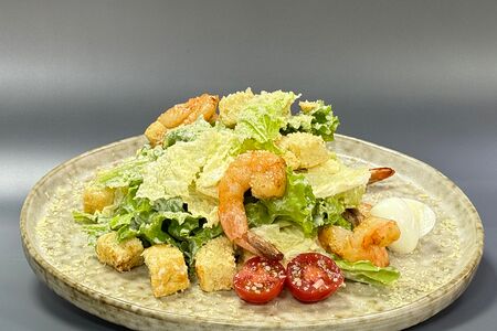 Салат цезарь с креветками