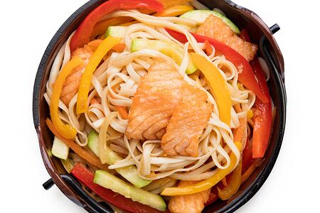 Wok с лососем