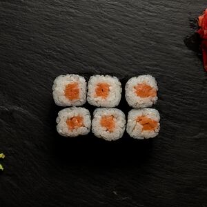 Ролл с лососем