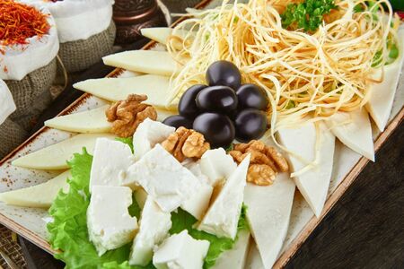 Ассорти восточных сыров