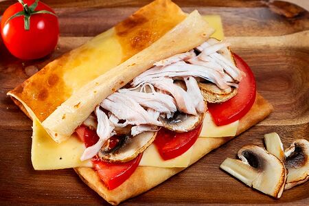 Блин Шаверма с варёной курицей, сыром, грибами и томатами