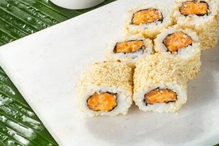 Острый ролл с лососем