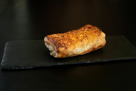 Слойка с сыром сулугуни и томатами