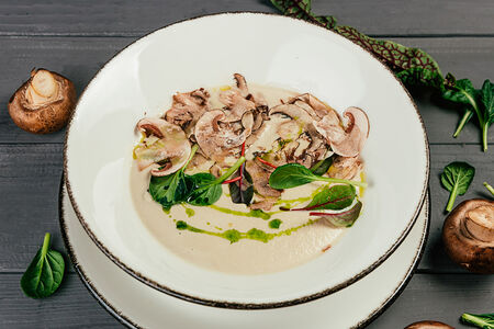 Крем-суп из шампиньонов с трюфельным маслом