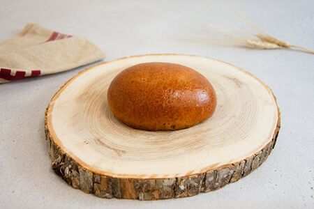 Пирожок с зеленым луком и яйцом