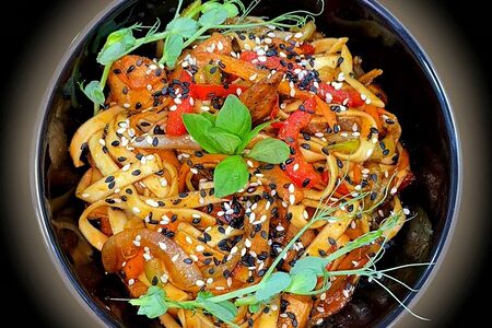 Вок с курицей и овощами