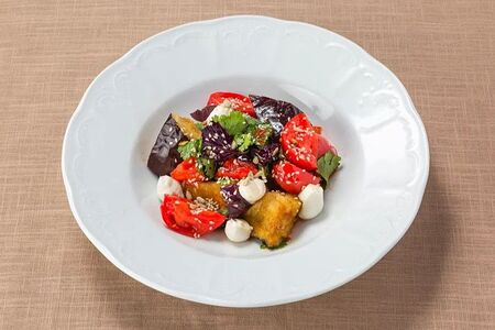 Салат с хрустящими баклажанами