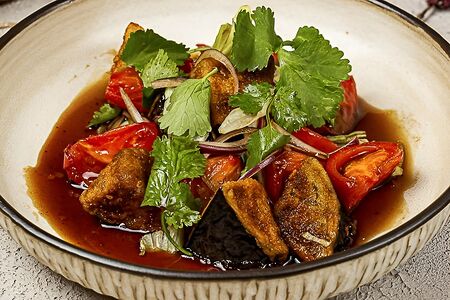 Тёплые баклажаны с томатами и кориандром