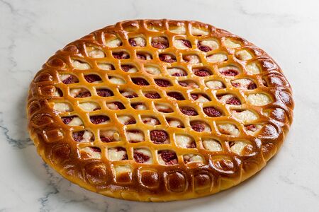 Пирог Творожник с клубникой