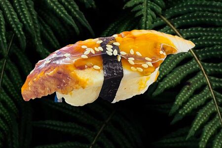 Суши с угрем