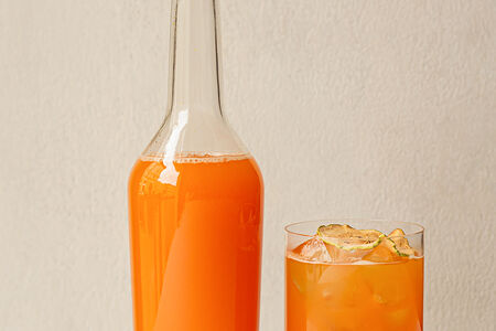 Домашний лимонад с малина и розовым грейпфрутом