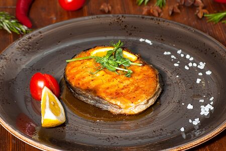 Стейк из форели под апельсиновым соусом