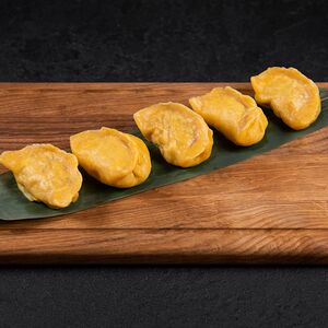 Вареные пельмени со свининой и кимчи