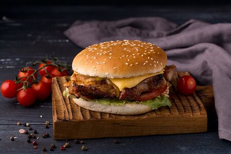 Бургер Горячая цыпа с куриным бедром