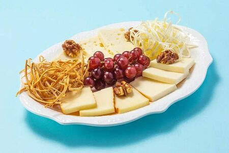 Ассорти из домашних сыров