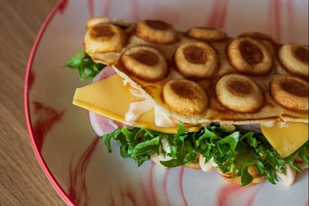 Гонконгская вафля с ветчиной и сыром