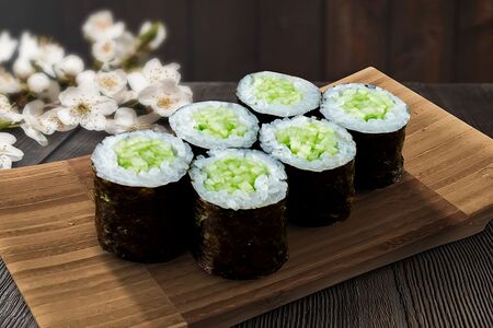 Мини-ролл с огурцом