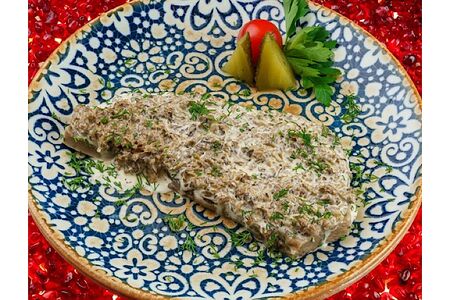 Язык в грибном соусе