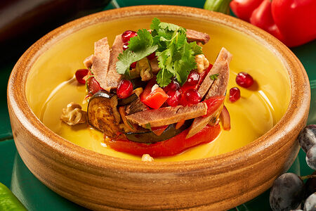 Салат с языком и баклажаном