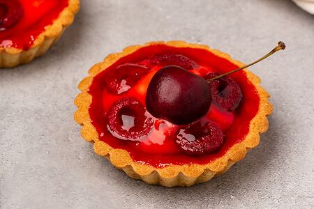 Корзиночка с малиной