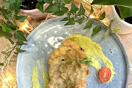 Венский шницель из свинины с картофельными дольками