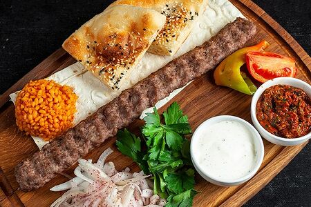 Адана-кебаб