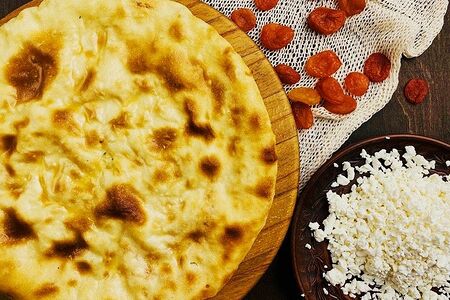 Пирог с творогом и курагой