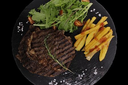 Стейк Рибай с картофельным хворостом