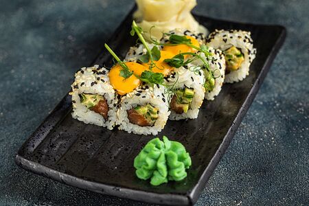 Спайс-ролл с лососем