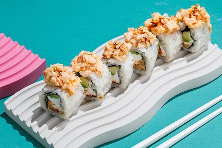 Ролл с угрем и креветкой