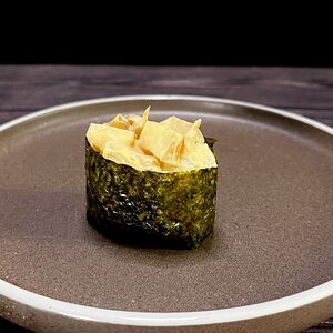 Гункан с масляной рыбой