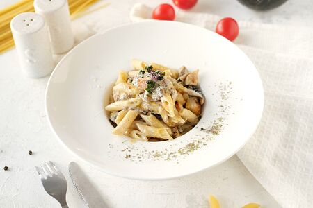 Пенне Регате с курицей и грибами