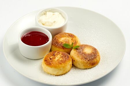 Сырники со сметаной