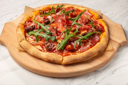 Пицца Прошутто с вялеными томатами