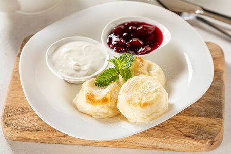 Сырники со сметаной