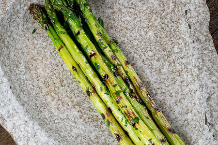 Спаржа зелёная на гриле