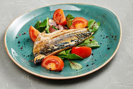 Скумбрия с овощами