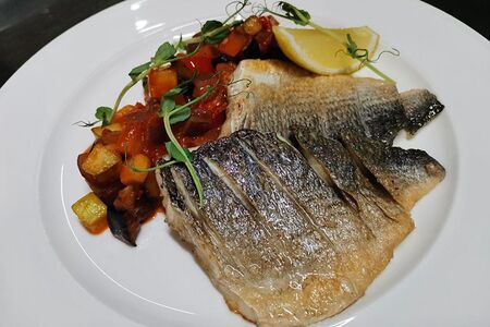 Филе дорадо с овощным рататуем