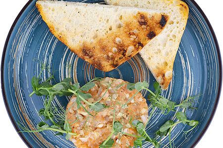 Тартар из лосося и гребешка