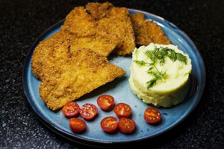 Куриный шницель с картофельным пюре