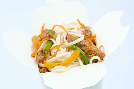 Wok рисовая лапша с говядиной