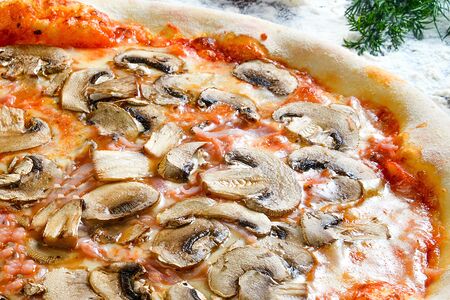 С ветчиной и грибами