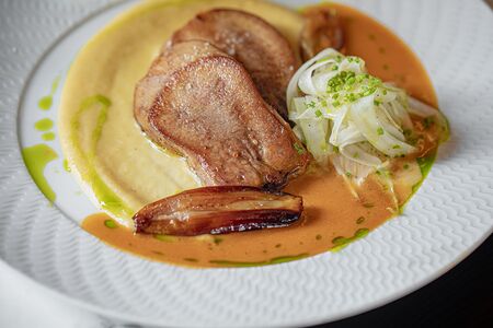 Говяжий язык, пюре из фенхеля