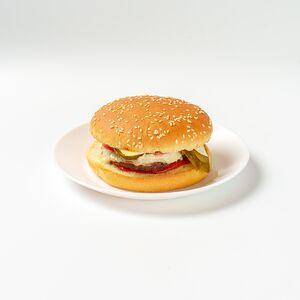 Бургер с говяжьей котлетой