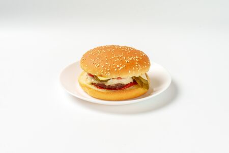 Бургер с говяжьей котлетой