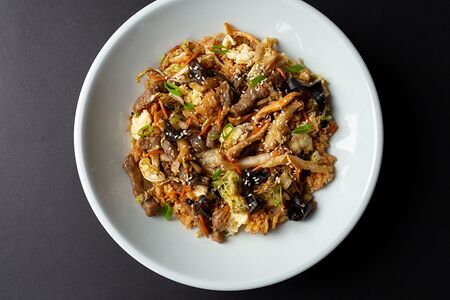 Жареный рис с говядиной