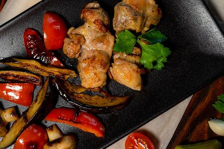 Курочка с овощами гриль