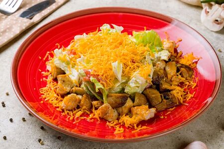 Теплый салат с куриным филе