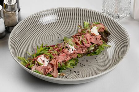 Салат с ростбифом